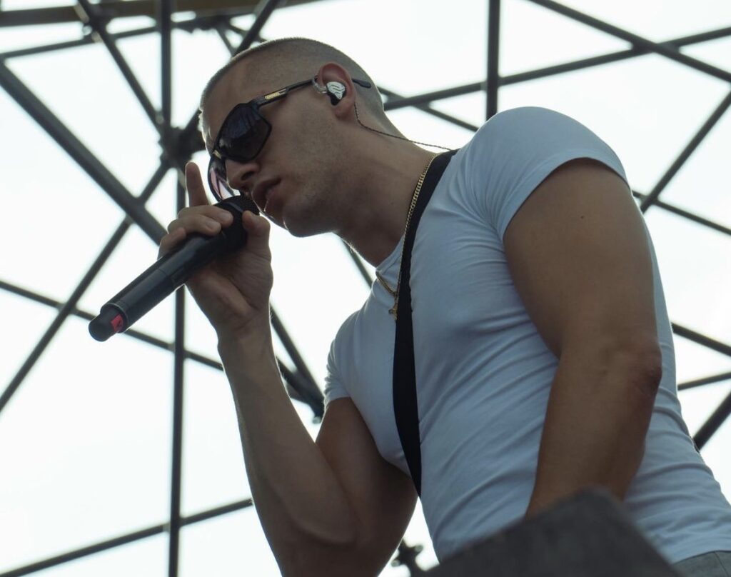 La tracklist e i featuring di Le Cose Cambiano di Massimo Pericolo